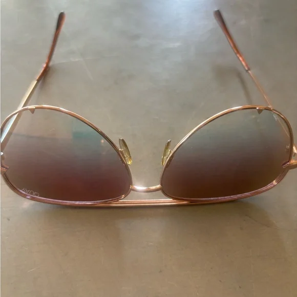 Quay Aviator Rose Gold Frame Rose Gold Lens. High Key. - Picture 5 of 7